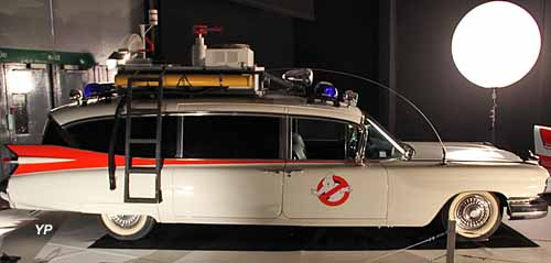 Cadillac 1959 Ambulance Miller-Meteor Ecto-1 SOS Fantômes