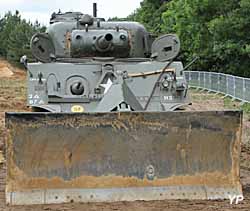 Char Sherman M4 tankdozer