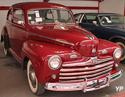 Ford 1946 Deluxe Sedan 2 door V8