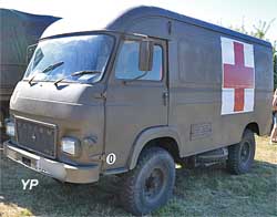 Saviem TP3 L39 ambulance armée