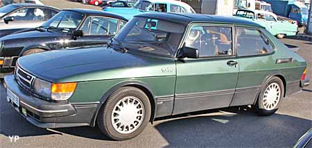 Saab 900