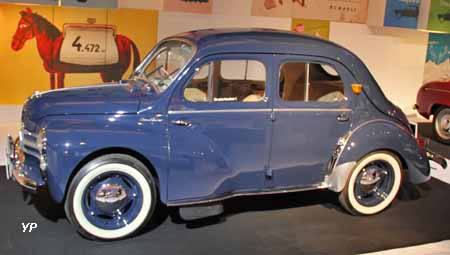 Renault 4 CV Hino