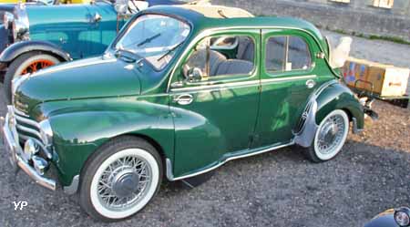 Renault 4 CV Grand Luxe découvrable