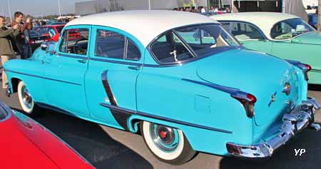 Oldsmobile Eighty Eight (88) Sedan 4 portes 1953