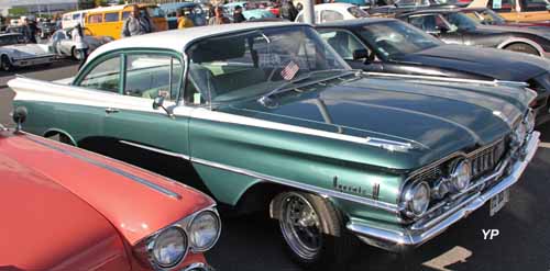 Oldsmobile Dynamic 88 Holiday Hardtop