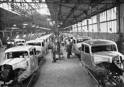 Chaînes de fabrication de la Traction Citroën (doc. Citroën)
