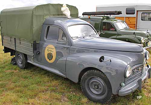 Peugeot 203 camionnette bâchée U8