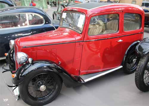 Austin 7 Ruby Deluxe saloon