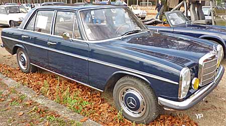 Mercedes 220 /8 (W115)