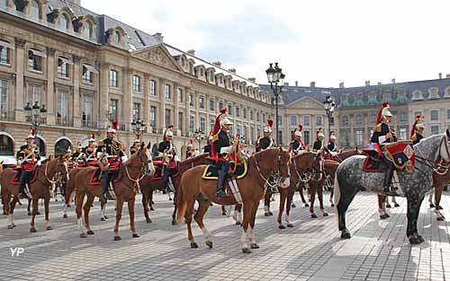 La Garde Républicaine sur la place Vendôme le 2 octobre 2014 (doc. Yalta Production)