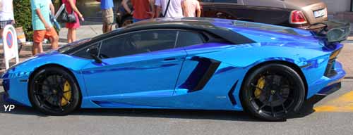 Lanborghini Aventador métal bleu (doc. Yalta Production)