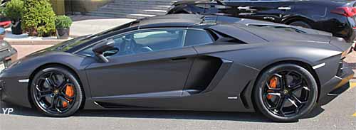 Lanborghini Aventador gris mat (doc. Yalta Production)