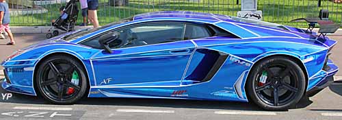 Lanborghini Aventador Oakley Design métal bleu (doc. Yalta Production)