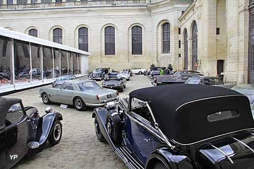 Vente aux enchères Bonhams dans la cour des Grandes Ecuries de Chantilly (09/2015) (doc. Yalta Production)