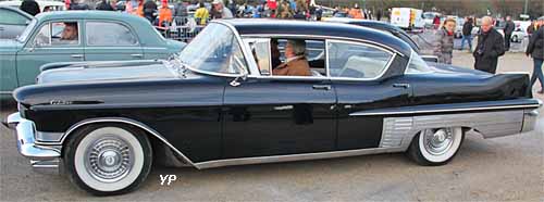 Cadillac 1957 série 60 Fleetwood Special sedan hardtop