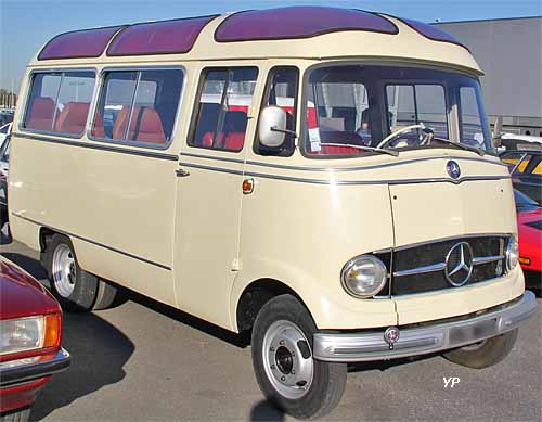 Mercedes O319D Minibus