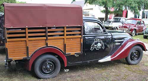 Peugeot 302 camionnette bâchée