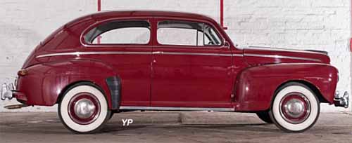 Ford 1946 Deluxe Sedan 2 door V8