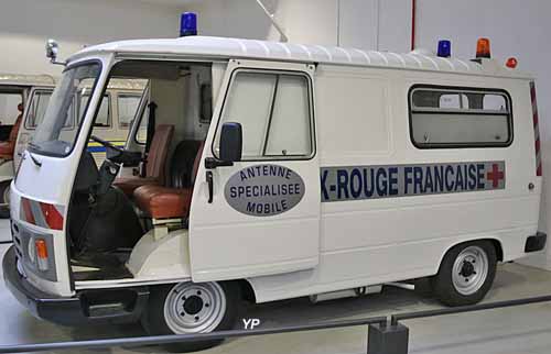 Peugeot J9 ambulance