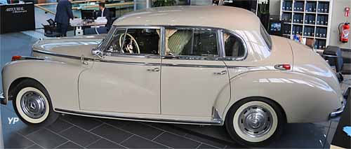 Mercedes 300c (W186) berline