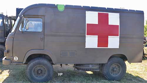 Ambulância armada Saviem TP3 L39