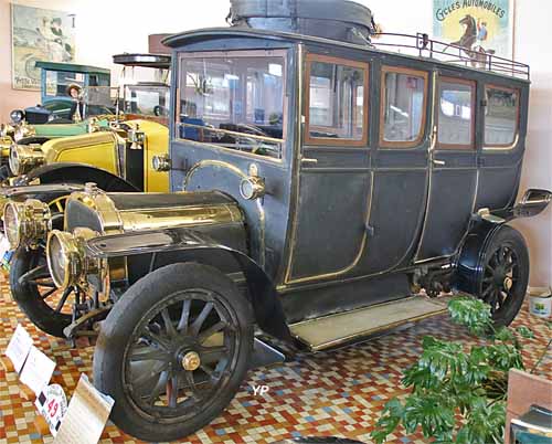 Léon Bollée 20 HP limousine