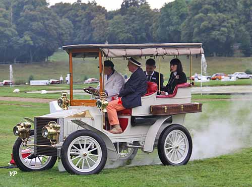 White type C Rear Entry Tonneau (doc. Yalta Production)