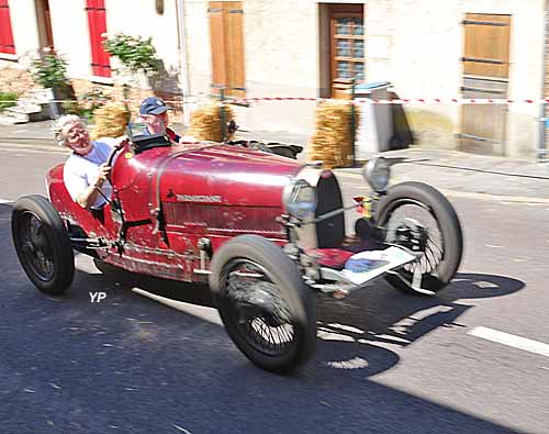 La Bugatti 35 en pleine course (doc. Yalta Production)