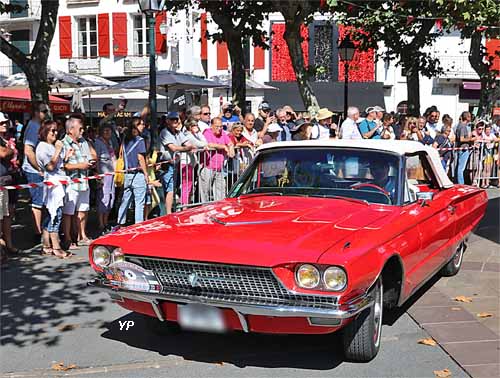 Ford Thunderbird Convertible modèle 1964 (doc. Yalta Production)