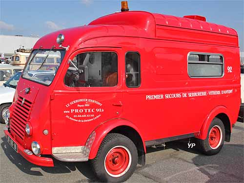 Renault Goélette R2086 ambulance pompiers