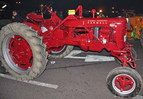 Tracteur McCormick Farmall F235 D