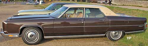 Lincoln Continental Town Car sedan