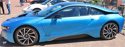 BMW i8