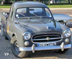 Peugeot 403 camionnette bâchée