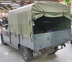 Peugeot 403 camionnette bâchée