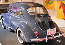 Renault 4 CV Hino