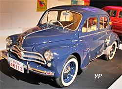 Renault 4 CV Hino