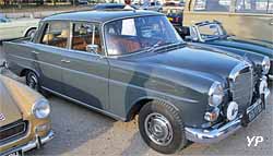 Mercedes 230 (W110)