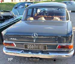 Mercedes 230 (W110)