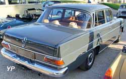 Mercedes 230 (W110)