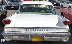 Oldsmobile Dynamic 88 Holiday Hardtop