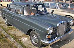 Mercedes heckflosse 190, 200, 220, 230, 250, 280 (W110, W111)