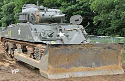 Char Sherman M4 tankdozer