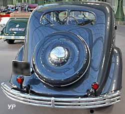 Chrysler Eight Airflow sedan