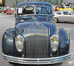 Chrysler Eight Airflow sedan