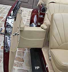 Bentley 4 1/4 l (Derby) cabriolet James Young à portes parallèles
