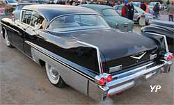 Cadillac 1957 série 60 Fleetwood Special sedan hardtop