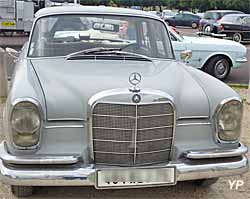 Mercedes 220