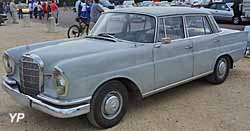 Mercedes 220