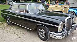 Mercedes 220S